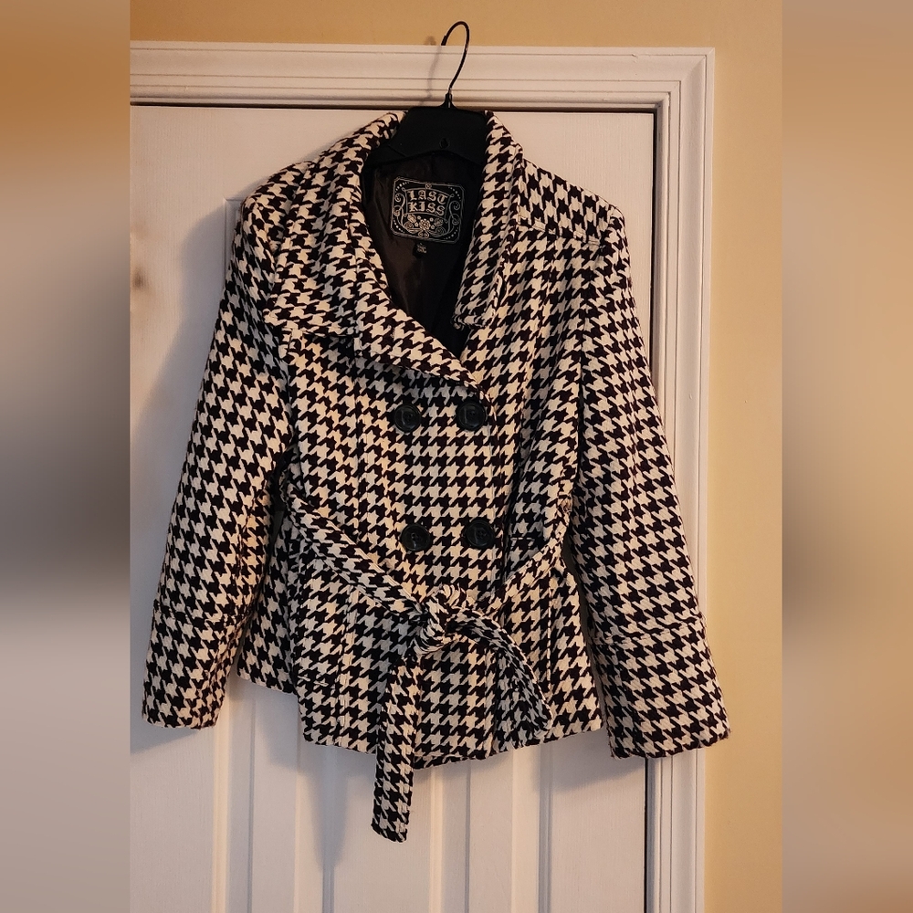 Last Kiss Brown and White Houndstooth Doublebreasted Blazer